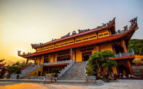 Du lịch Quảng Ninh với những đền chùa nổi tiếng