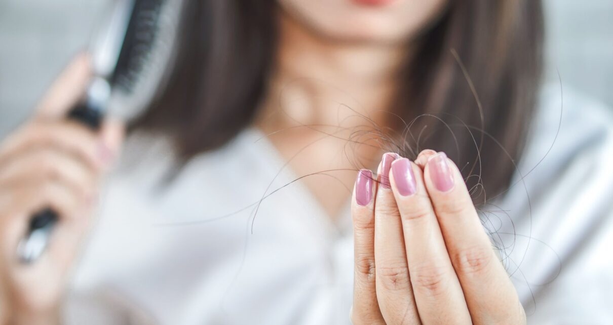 Những sai lầm khi chăm sóc tóc khiến tóc rụng nhiều hơn
